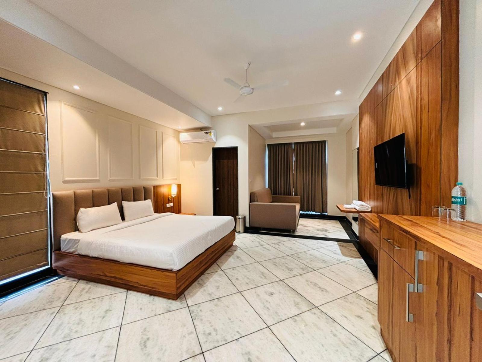 Hotel Saaj Mansion Jaipur Bagian luar foto